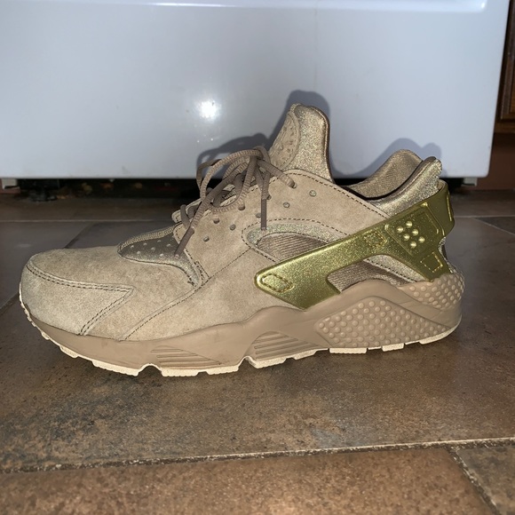 Nike Shoes - Nike men’s huarache size 8